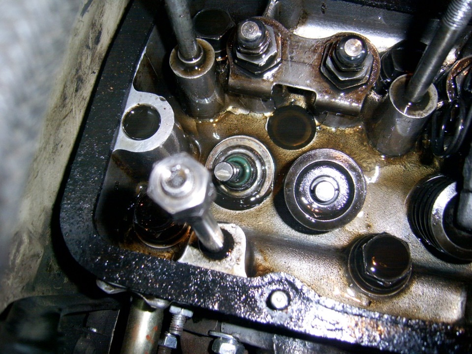 Беда… "засрало" маслом свечу — Lada 21063, 1,2 л, 1988 года | своими ...