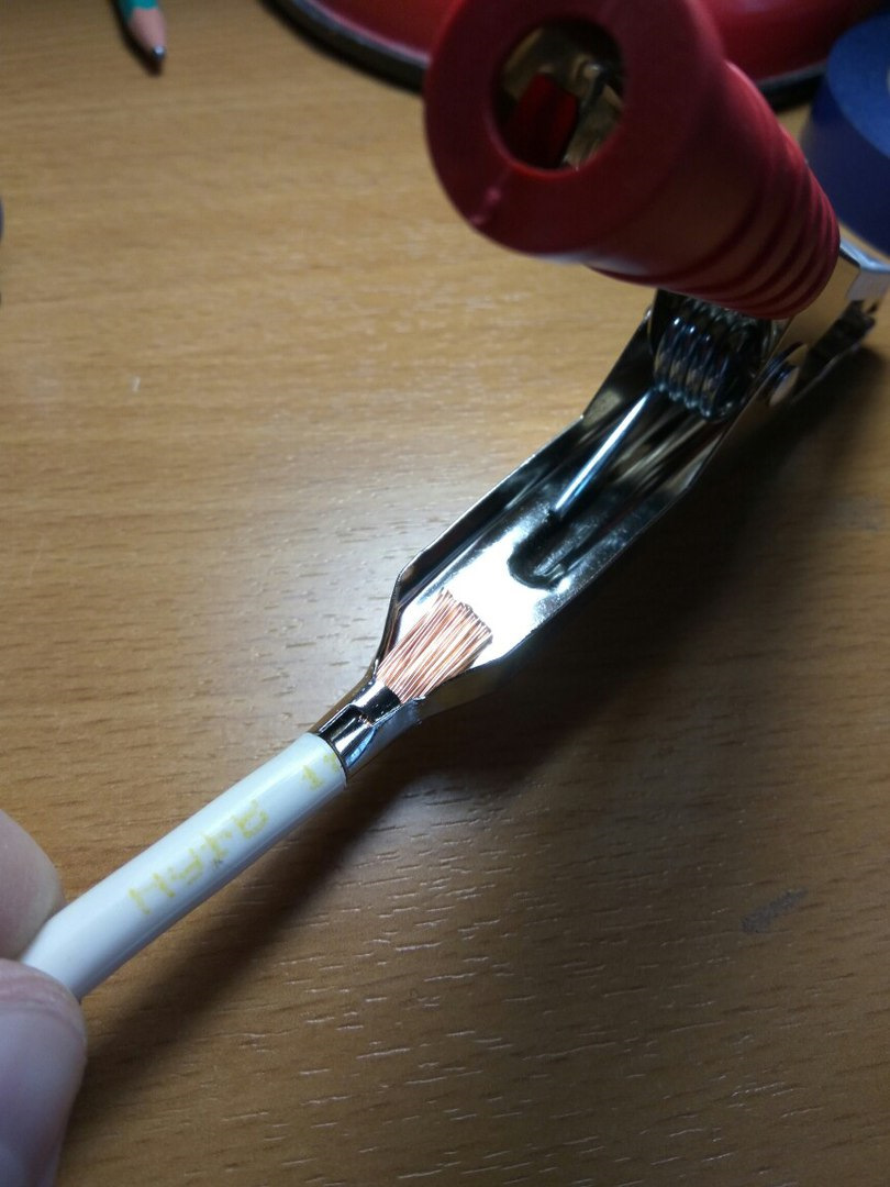 Клеммы обогрева лобового стекла. Клемма сварочного провода под обжим. Пайка клемм проводов. Припаять клемму обогрева лобового стекла. Клемма накидная.