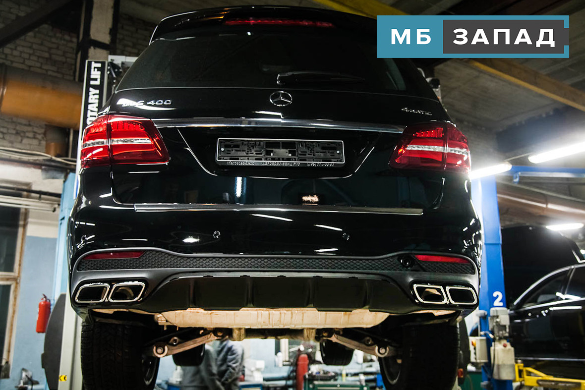 Установка насадок и юбки заднего бампера от GLS 63 AMG на Mercedes-Benz GLS 400.