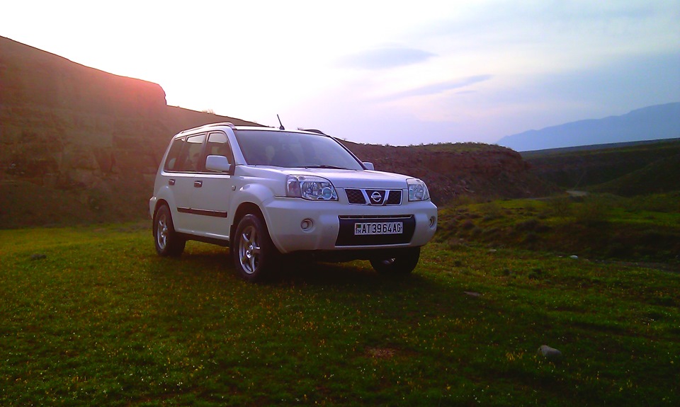 Лужайка 2, пока сухо… — Nissan X-Trail I (t30)