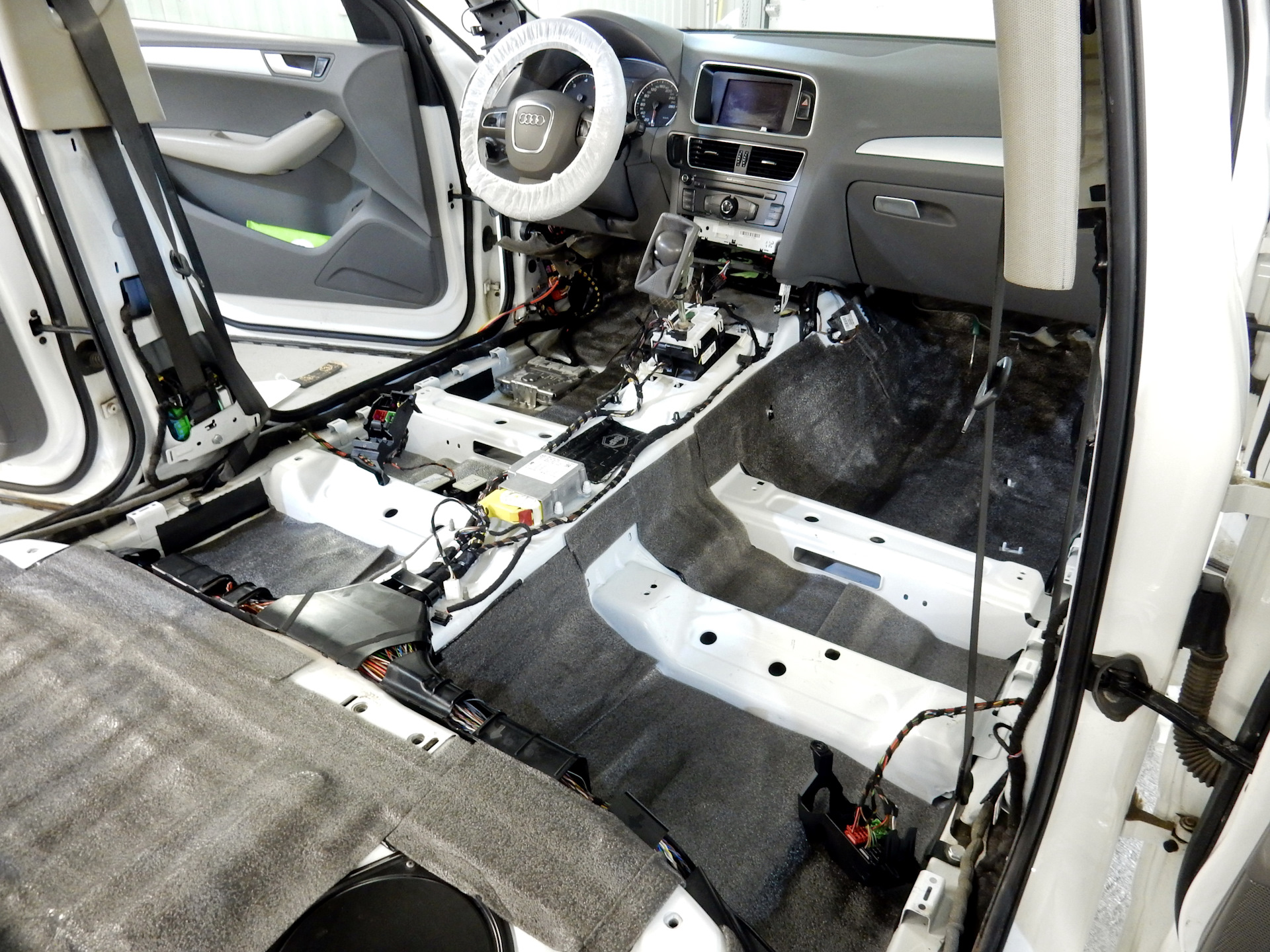 Как включить шумоизоляцию. Бмв 750 i штатная шумоизоляция. Шумоизоляция txl. Как включить шумоизоляцию. Шумоизоляция авто stp.