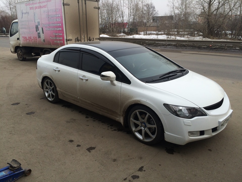 Р‘РµР»С‹Р№ Honda Civic 4d r18