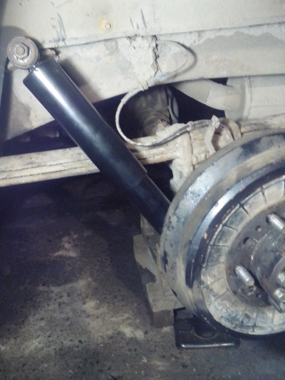 Закончил менять задние амортизаторы. — УАЗ Patriot, 2,7 л, 2007 года ...