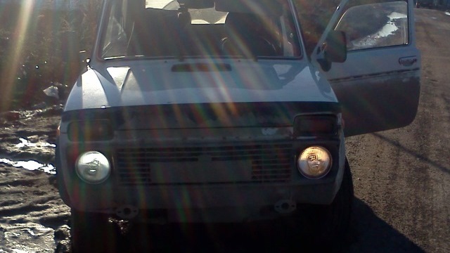 Lada 4x4 3D стоит в гараже