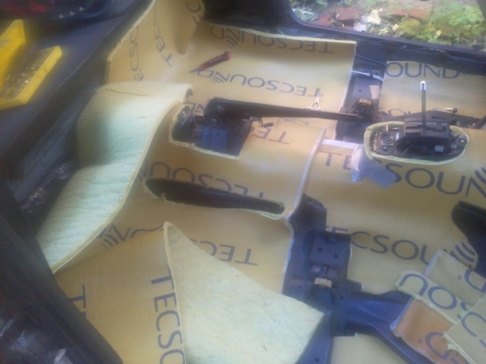 Снятие ковра ЧАСТЬ 3 Шумоизоляция по заводскому на примере tecsound ...