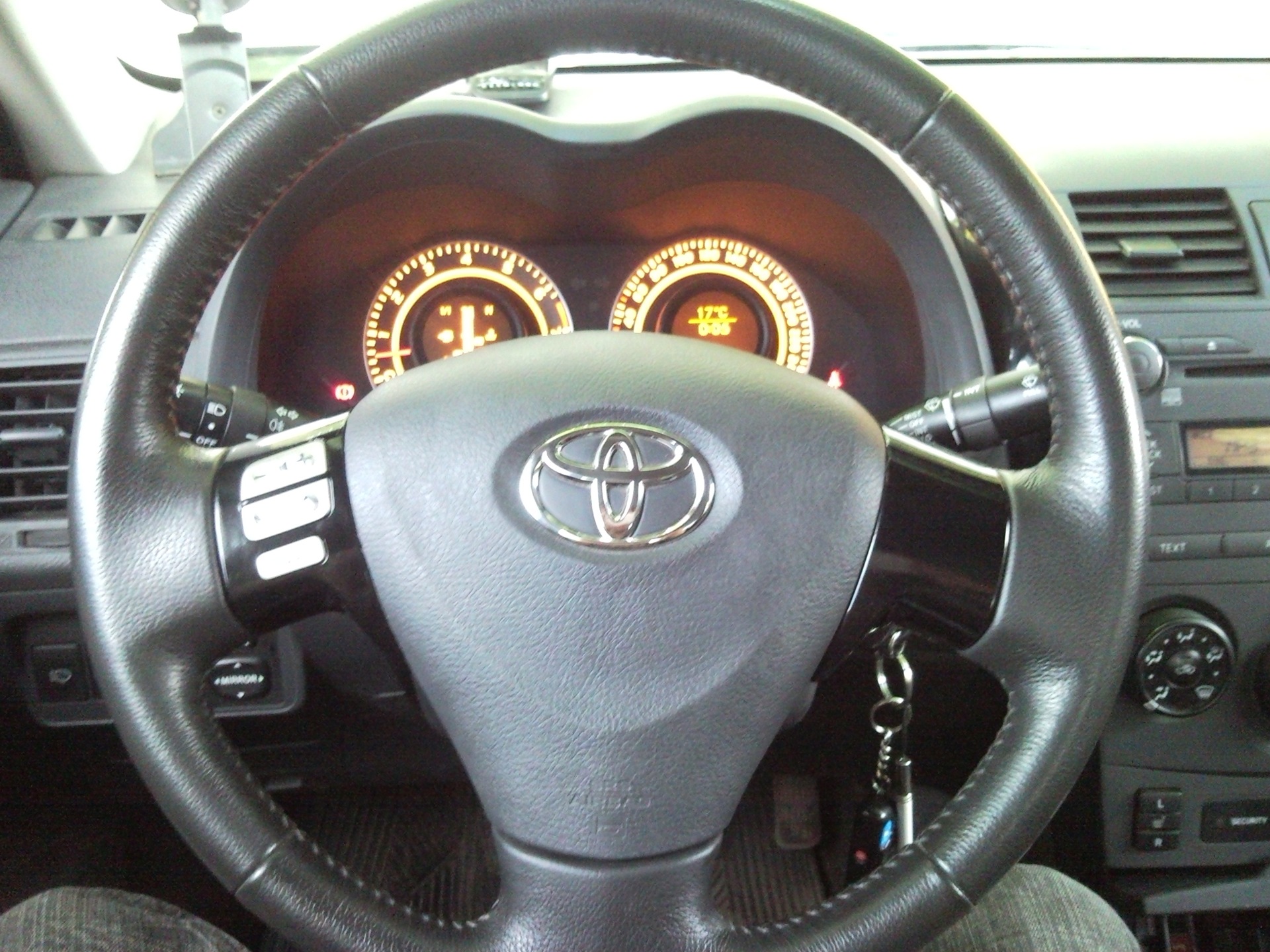 Replaced the steering wheel - Toyota Corolla 16 liter 2006