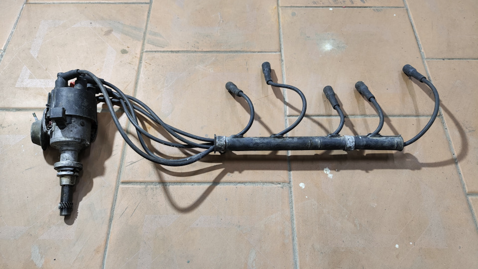 Трамблер, высоковольтные провода и катушка зажигания Audi 90 B2 quattro ...