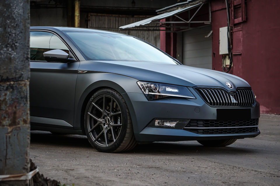 Skoda Superb зеленая