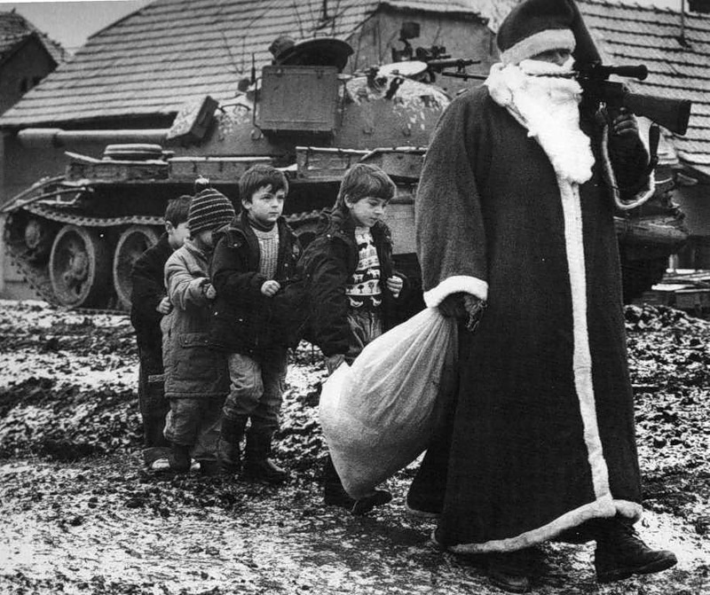 Фото военного деда мороза