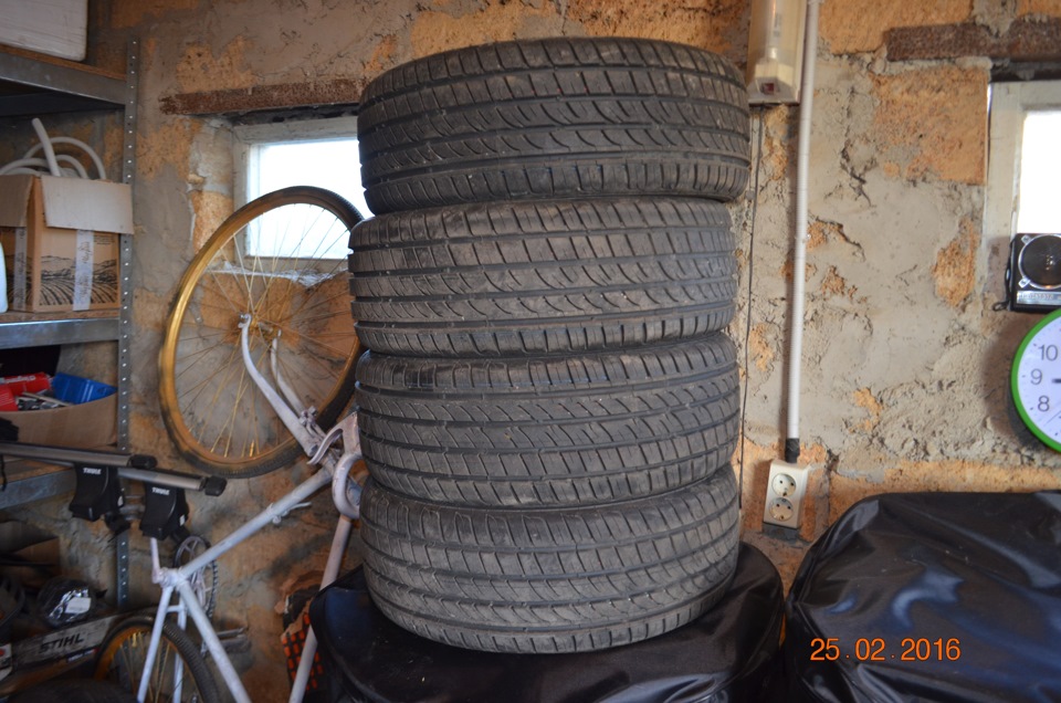 ПРОДАЮ резину R16 195/45 3шт+1шт. с порезом. Пробег 100км./1 день ...