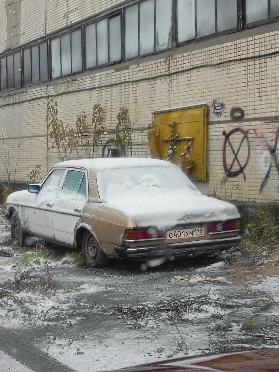 Старый Мерседес в Тушино. Москва — Сообщество «Брошенные Машины» на DRIVE2