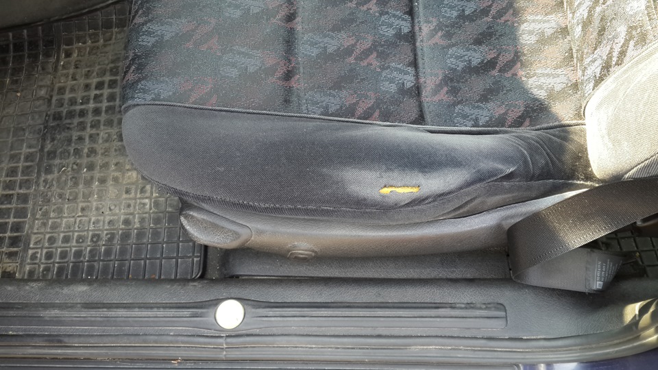 Спрятали прорез на водительском сидении — Opel Omega B, 2,5 л, 1999 ...