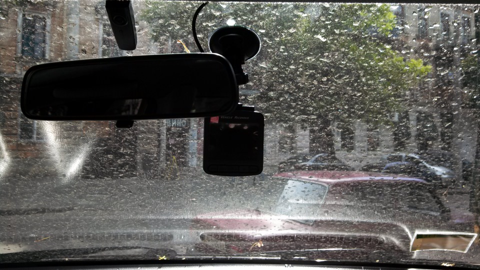 Вид из салона. Пришлось работать под летним получасовым дождиком. — Honda HR-V (1G)