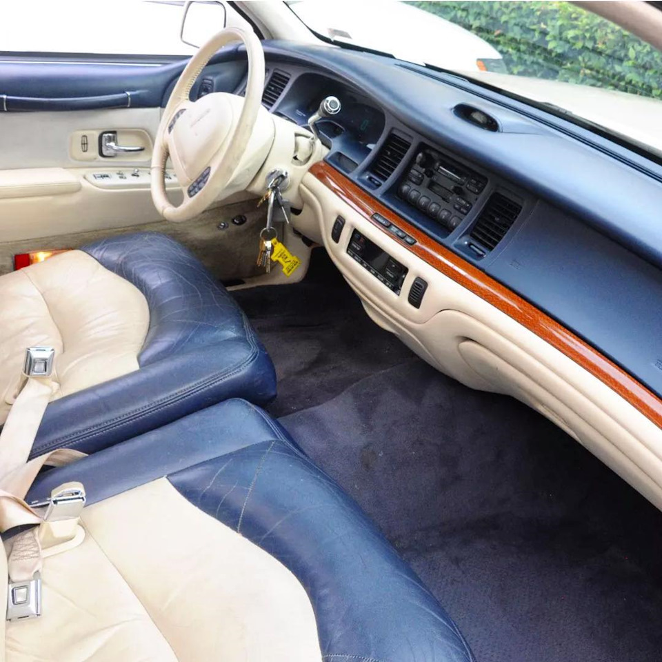 Lincoln town car 1992. Смотреть фото Lincoln town car 1992. Смотреть картинку Lincoln town car 1992. Картинка про Lincoln town car 1992. Фото Lincoln town car 1992