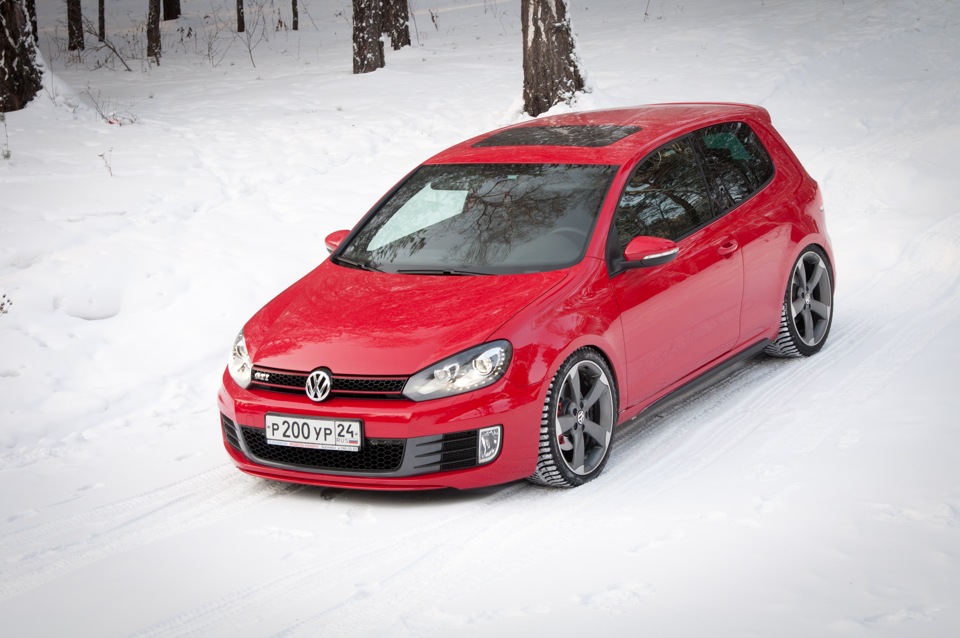 Volkswagen Golf 2015 красный