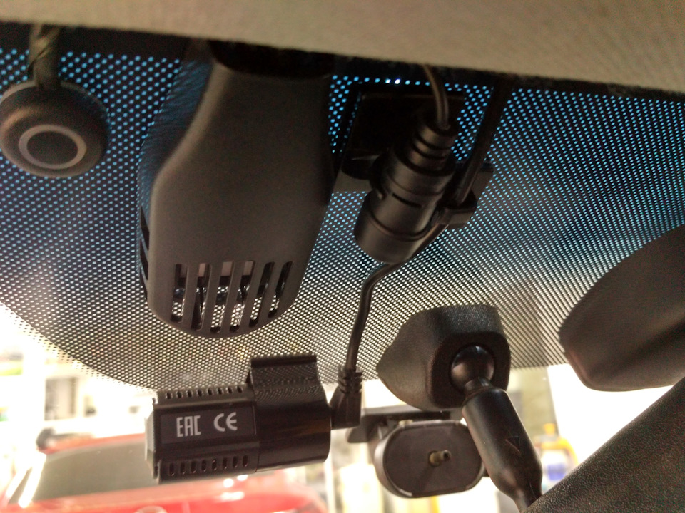 Не хватает только пулемета))) Тут у нас всякие датчики дождя, света и камера с микрофоном от видеорегистратора — Hyundai Elantra (5G)