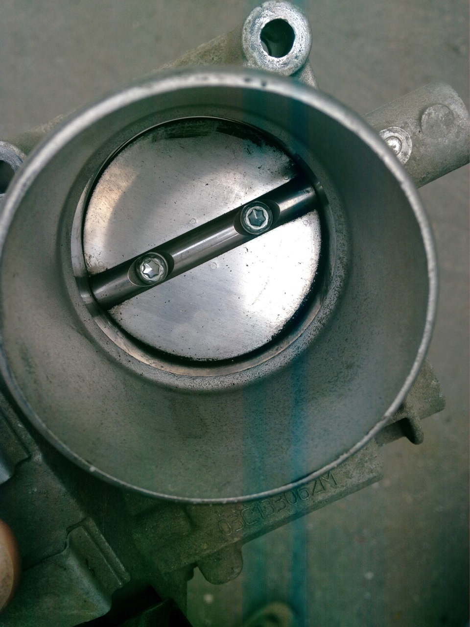 Очистка дроссельной заслонки — Volkswagen Polo Sedan, 1,6 л, 2013 года ...