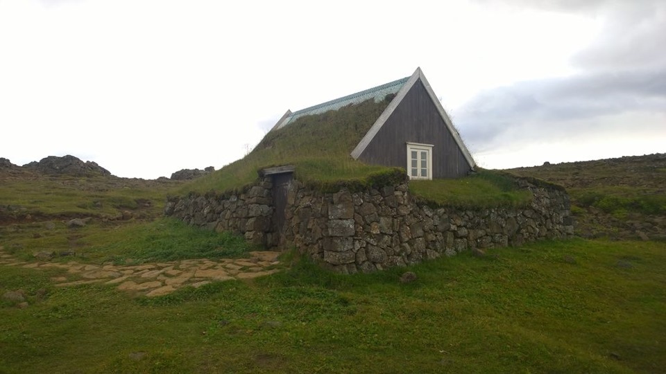 В начале тропы есть место для отдыха. Доступно для всех. — УАЗ Patriot