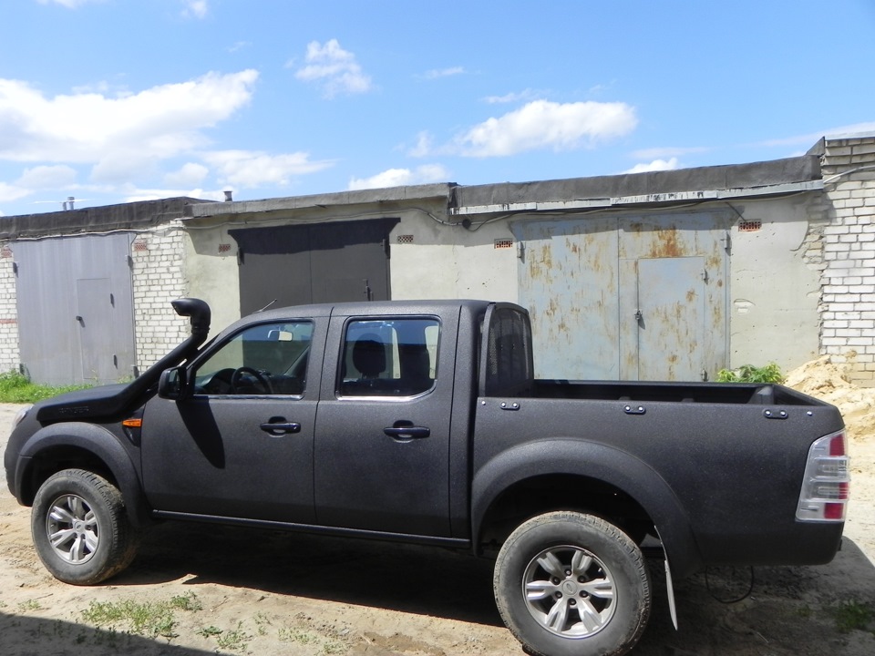 Ford Ranger in black Raptor