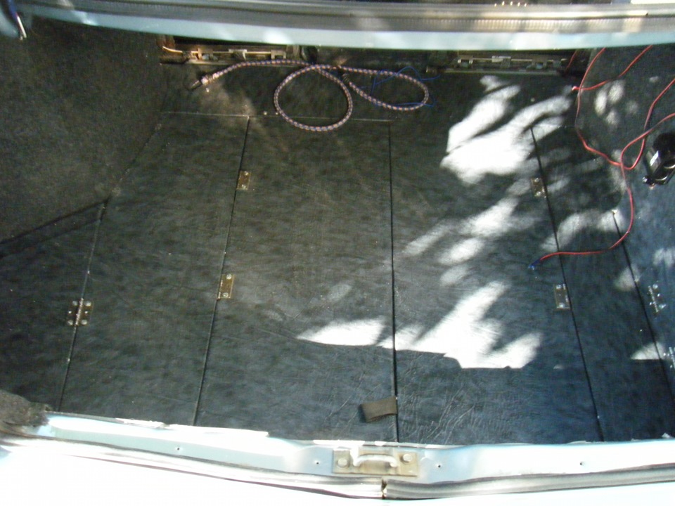 Что я успел сделать. А именно: ровный пол в багажнике и вещевой ящик ...