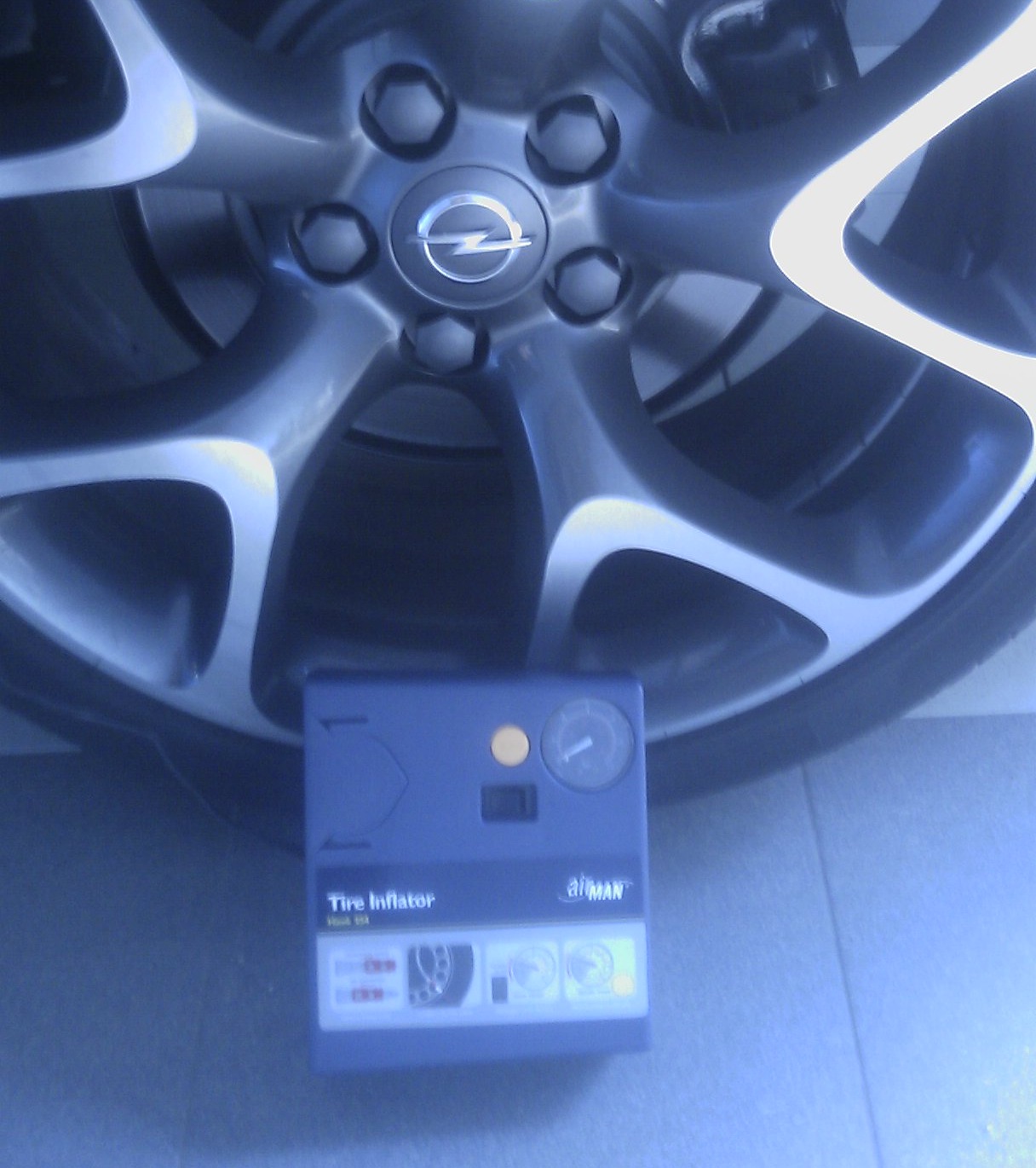 Датчик давления в левом переднем колесе… — Opel Insignia OPC, 2,8 л ...
