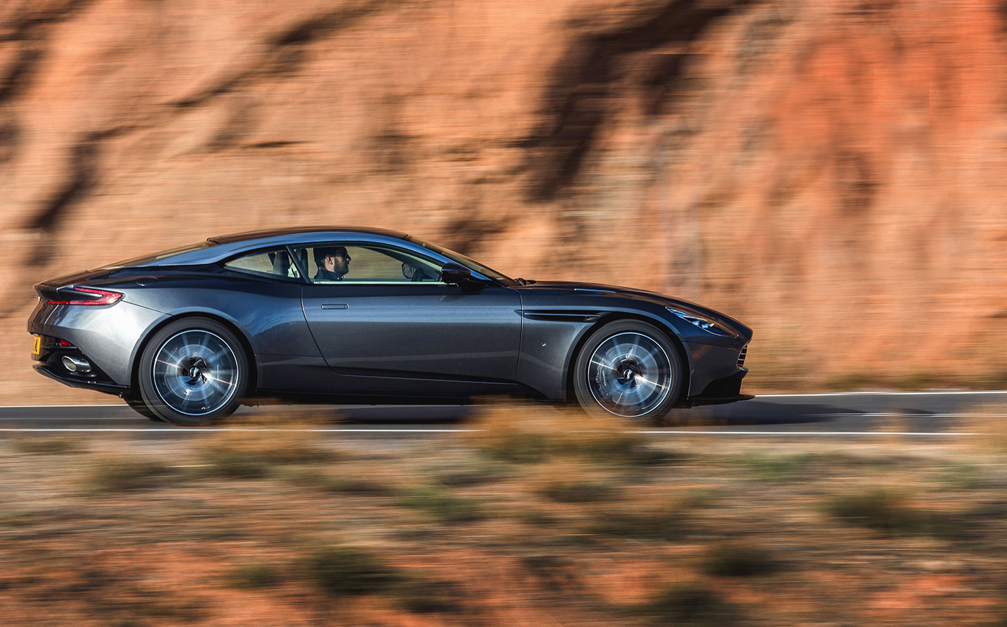 Aston Martin db11 Р·РµР»РµРЅС‹Р№