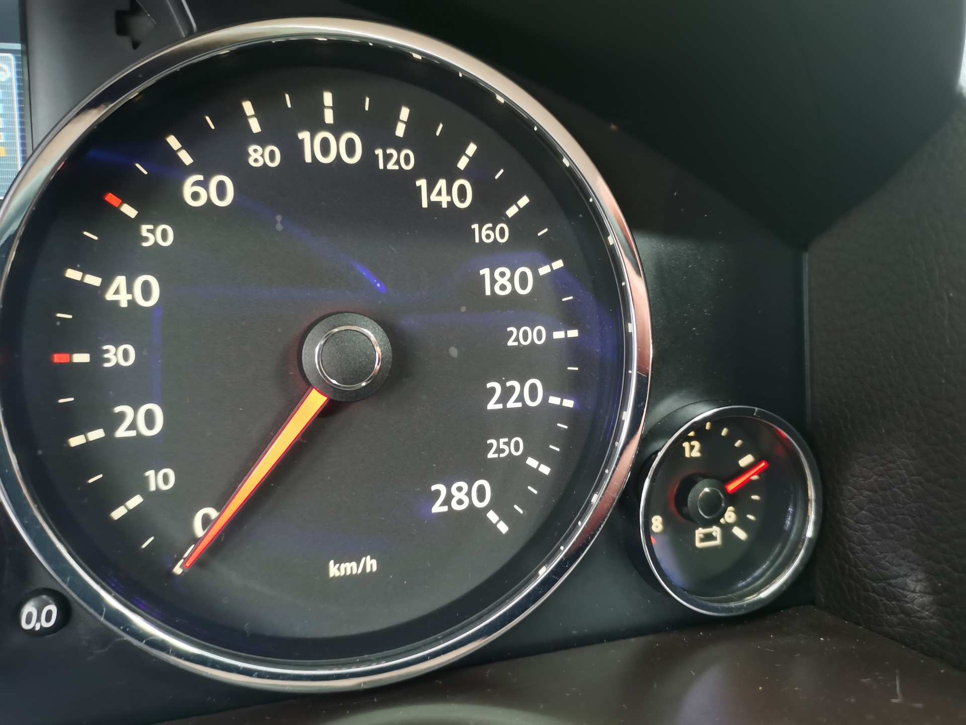 39. Замена подсветки номера на LED плафоны. — Volkswagen Touareg (1G ...