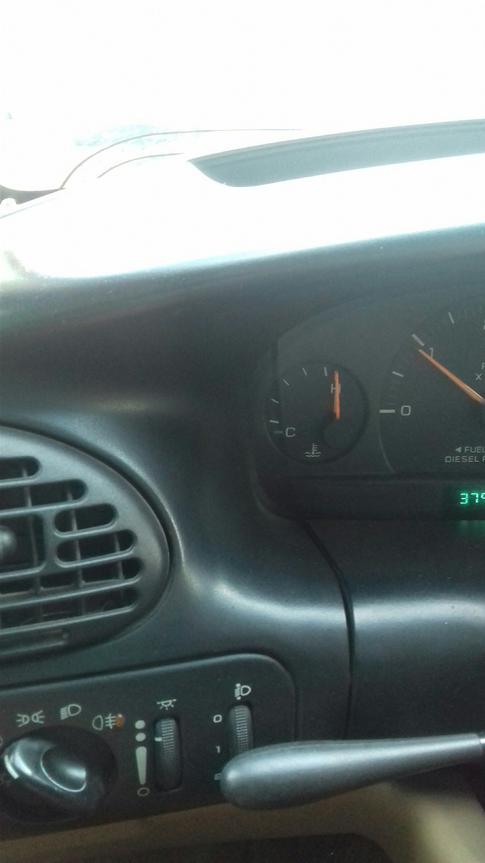 Датчик ОЖ работает в обратную сторону — Chrysler Voyager (3G), 2,5 л ...