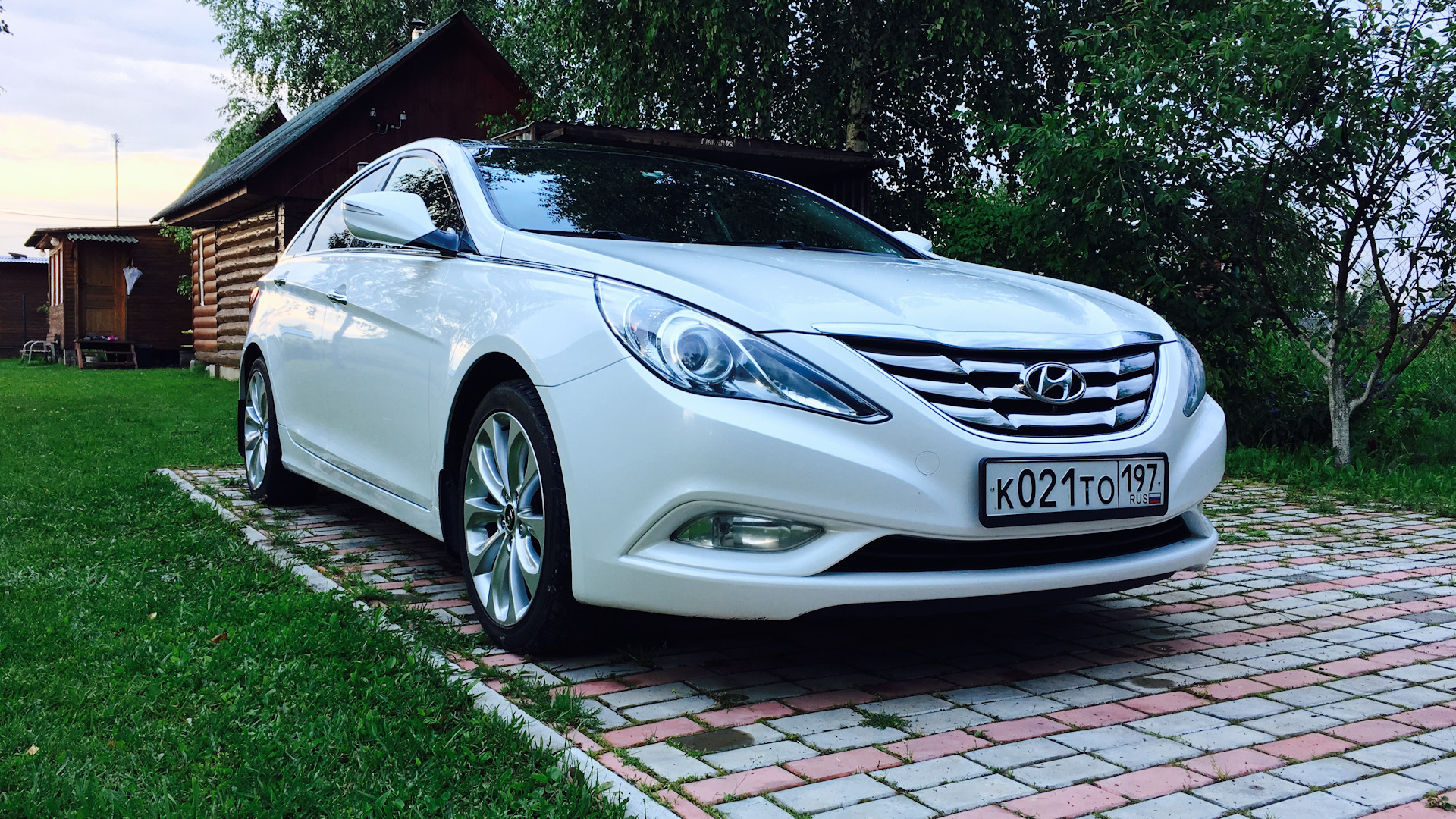 Авито хендай соната. Hyundai Sonata 2012 на дисках. Хёндай Соната 2 2012. Хендай Соната перламутр. Хендай фолловер.