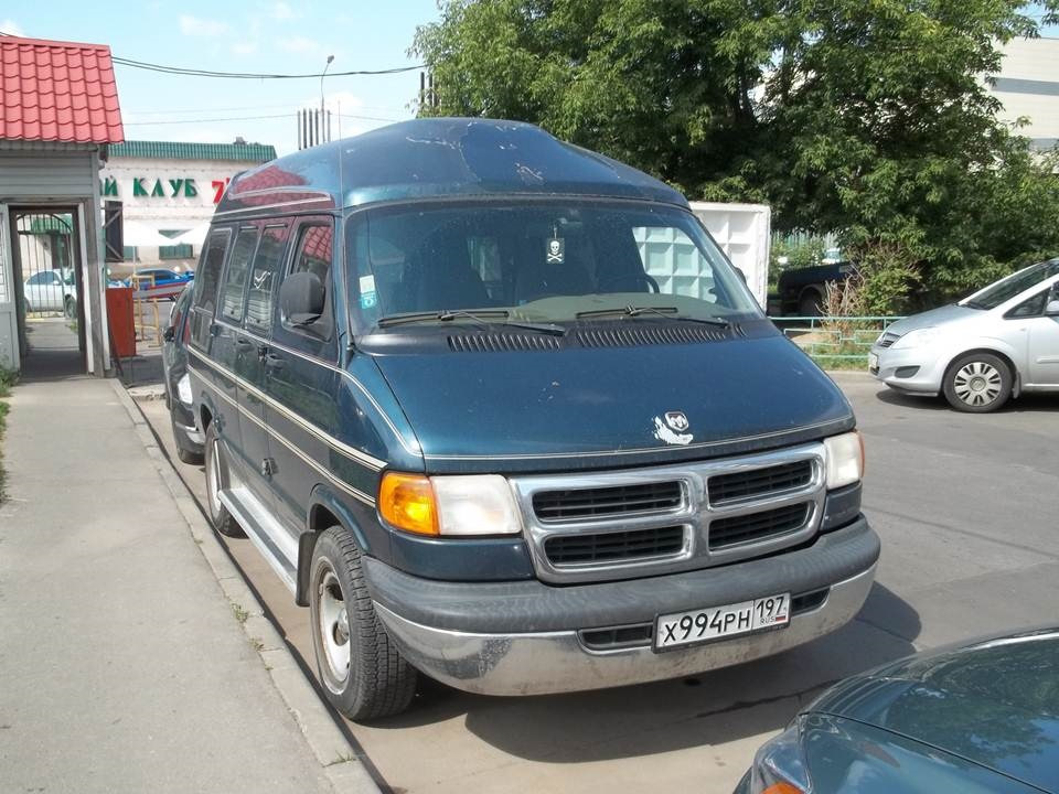 Dodge Ram van 2003