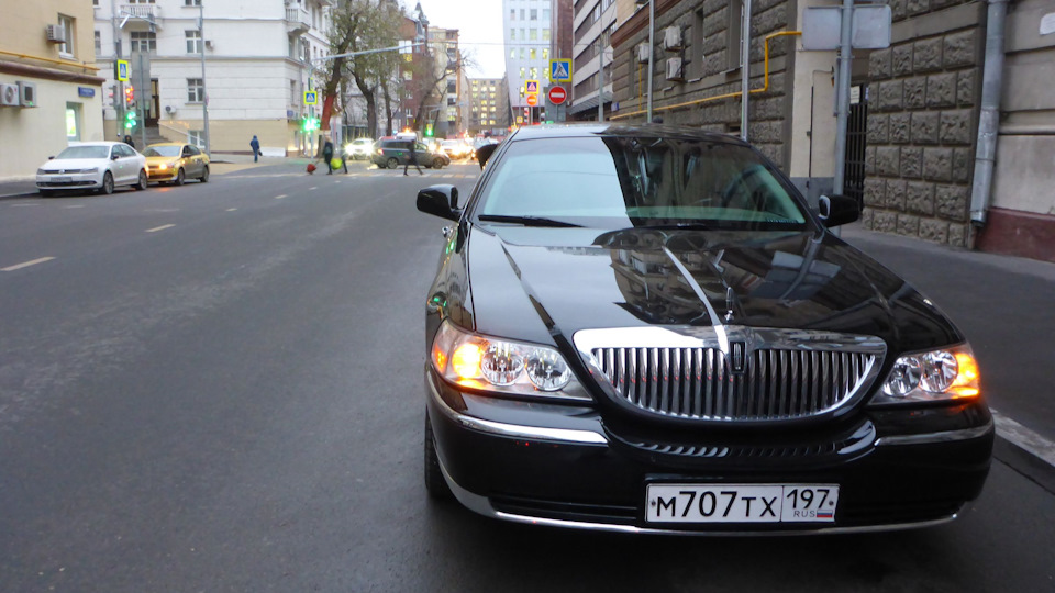 Lincoln town car 1992. Смотреть фото Lincoln town car 1992. Смотреть картинку Lincoln town car 1992. Картинка про Lincoln town car 1992. Фото Lincoln town car 1992