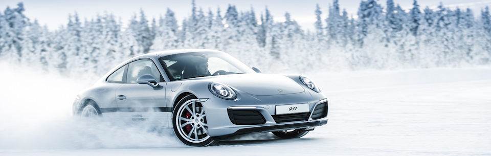 Porsche 911 Winter Snow вертикально