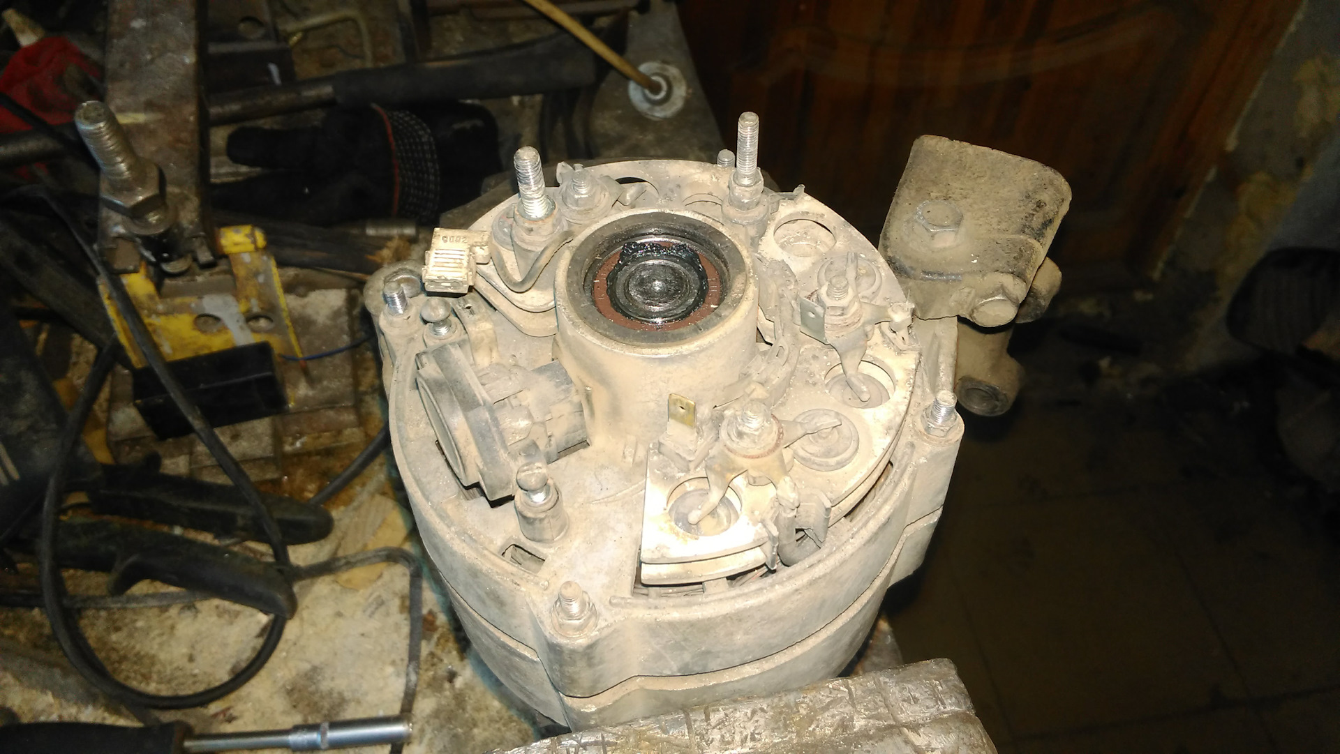 Еще один диод в генератор) …или как я поднял вольтаж генератора за 15 ...