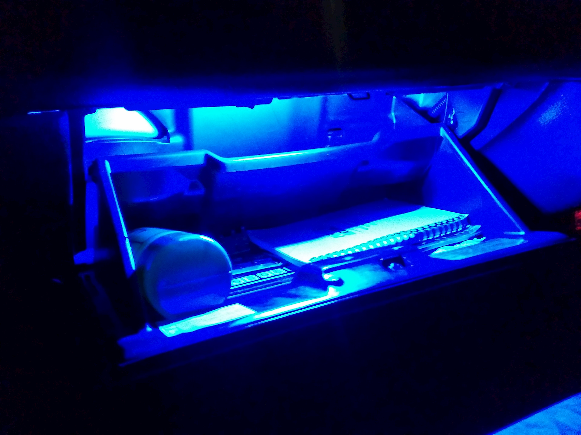 концевик бардачка 2114. подсветка вещевого ящика.