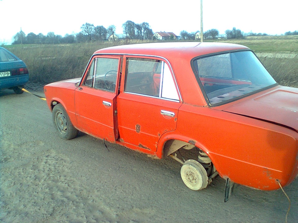 Машина была успешно обменена на ЛуАЗ 969М — Lada 2101, 1,2 л, 1977 года ...