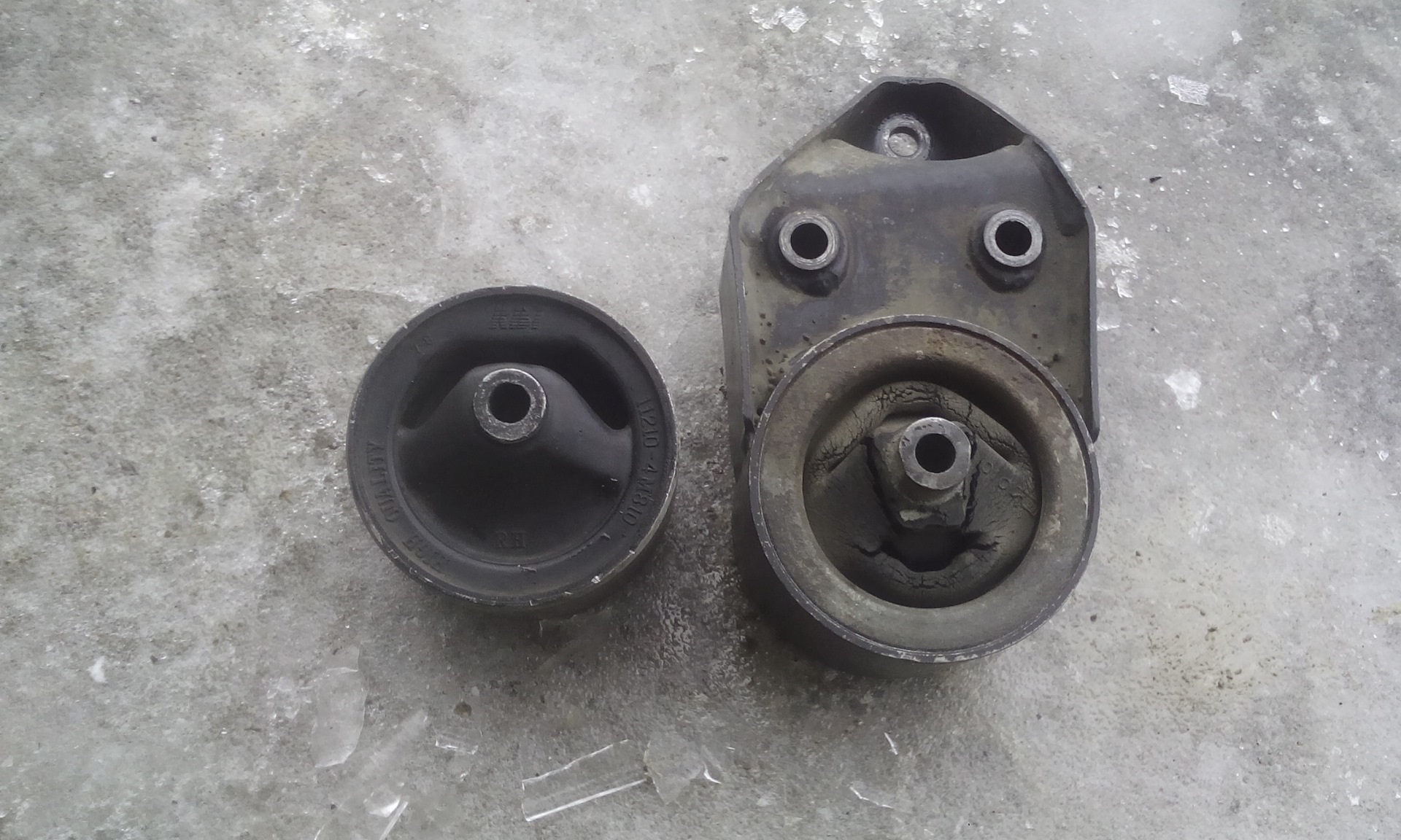 сайлентблок правой опоры двигателя