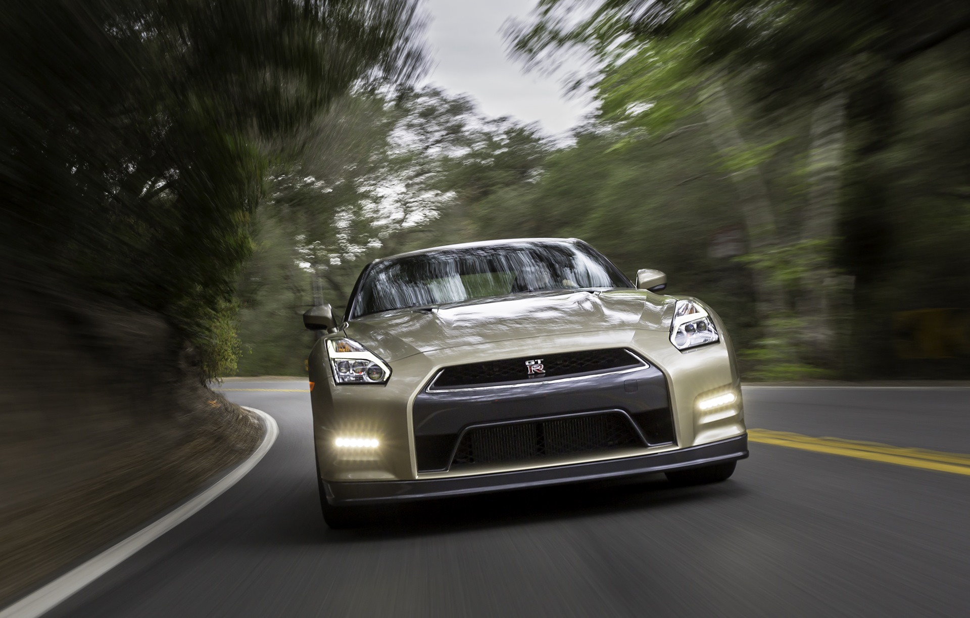 Nissan GTR Gold