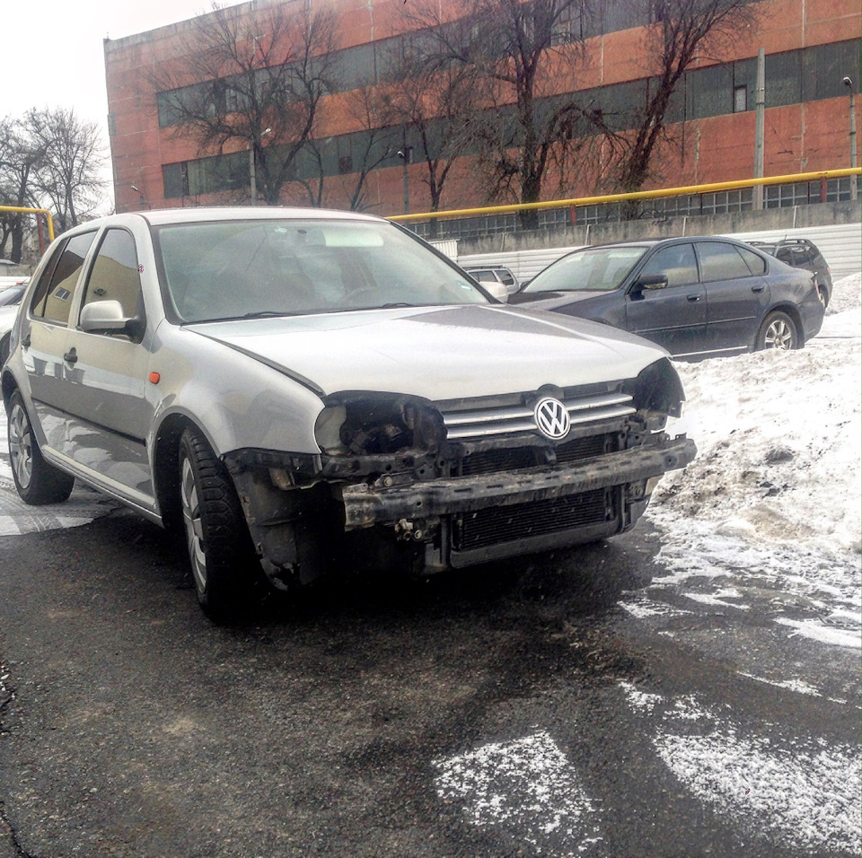 Замена стекла на фаре — Volkswagen Golf Mk4, 1,4 л, 1999 года | визит ...