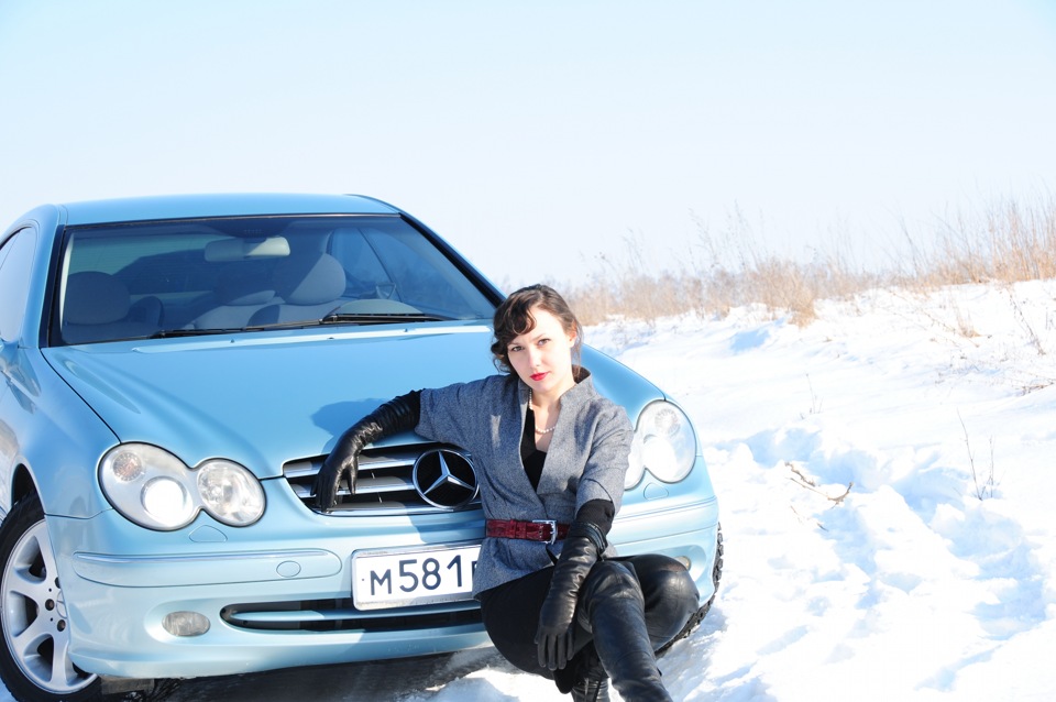 Клип иномарка. Фотосессия с Мерседесом зимой. Девушка на мерседесе зимой. Mercedes зима. Машина Мерседес на зима.