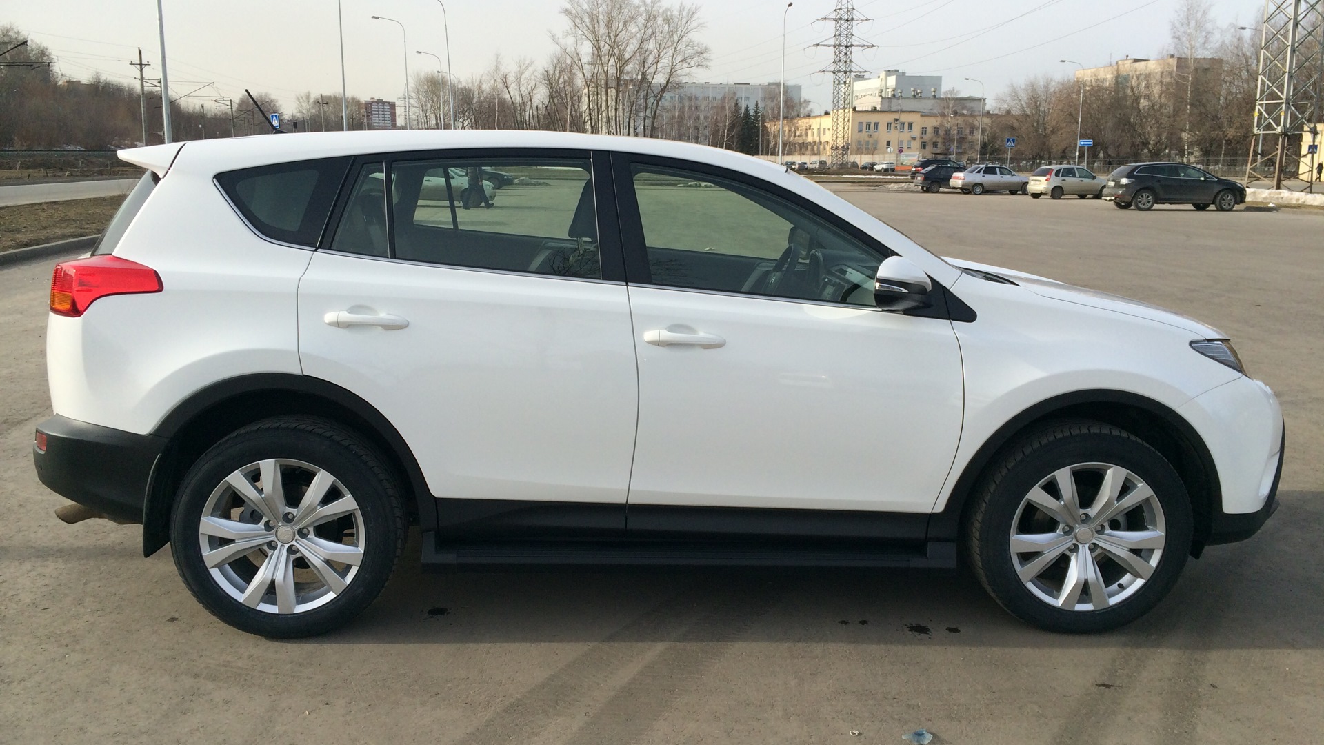 Toyota rav4 2014 r20. рав4 4 поколение r20 245/50. диски toyota rav4 r19. тойота рав4 лонг на дисках r18. диски r17 графит на rav4.