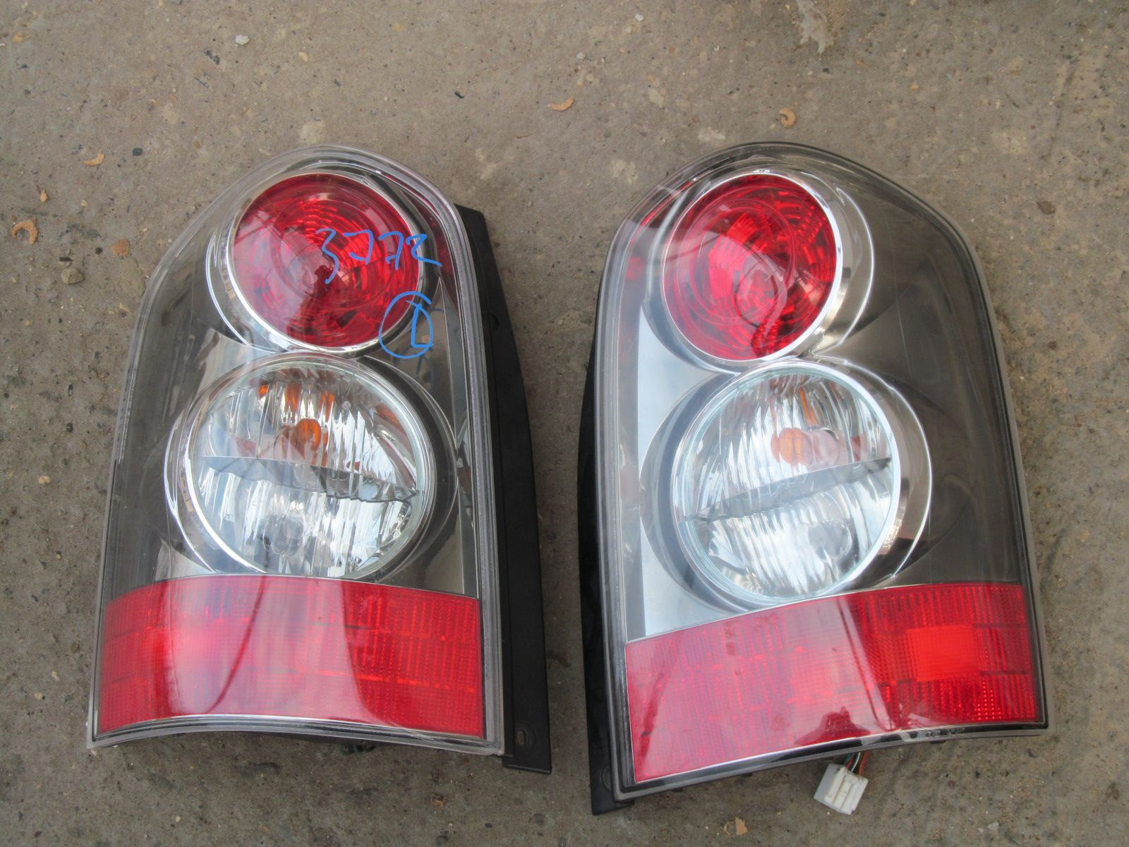 Mazda 5 задние фонари япония. Задние фонари mazda мпв. Мазда мпв задние фонари. Задний фонарь мазда мпв. Mazda mpv задние фонари.