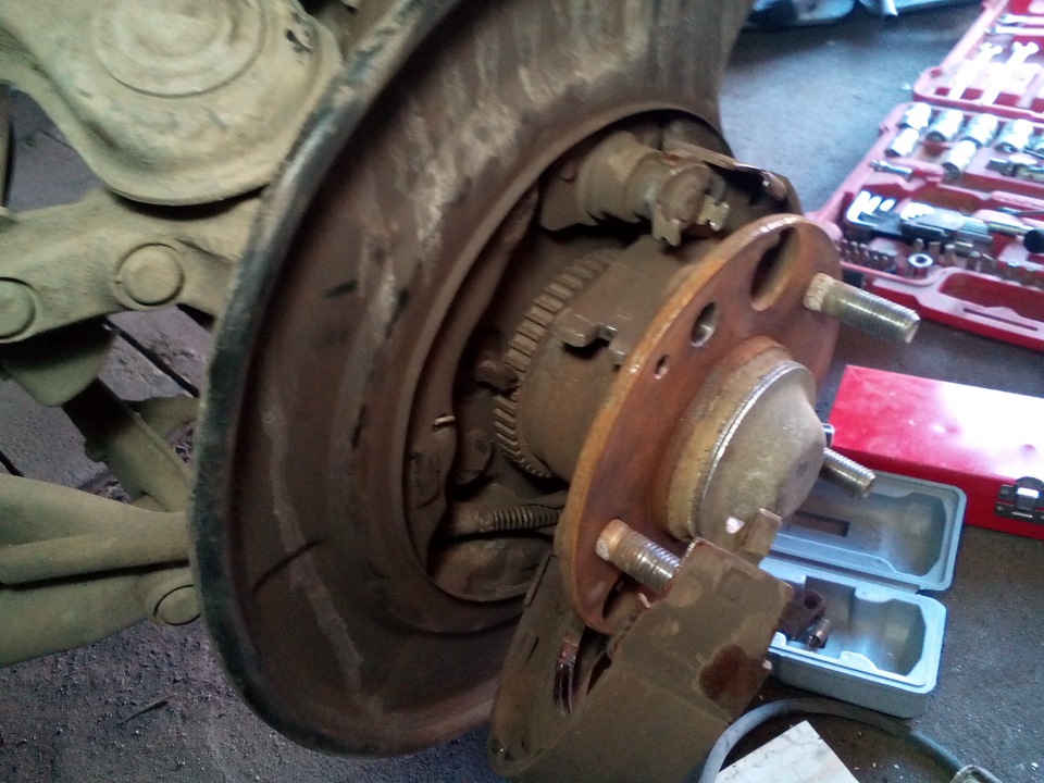 замена задних шпилек. — Honda Odyssey (2G), 2,3 л, 2001 года | своими ...