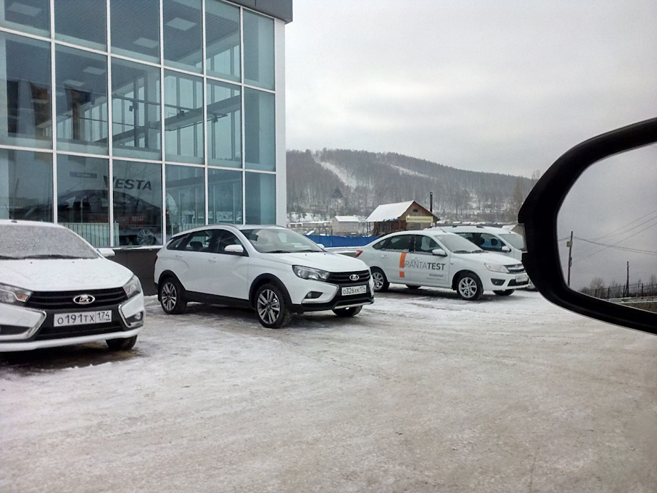 Уже несколько таких по городу видел, не дилерских причём. — Lada Vesta (1G)