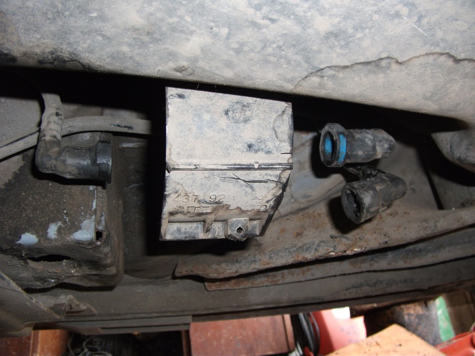 Замена топливного фильтра. — Audi A6 (C6), 2,4 л, 2005 года ...
