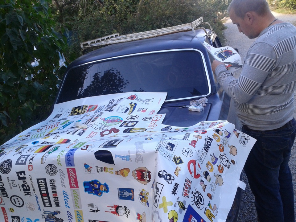 Sticker bombing (стикербомбинг)- забомбили волгаря — DRIVE2