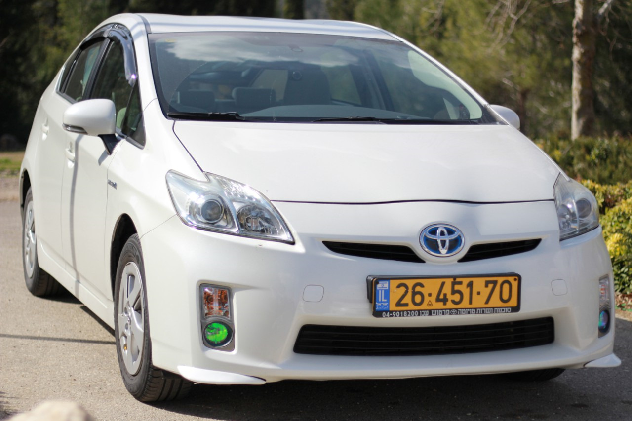 Фара приус. Toyota Prius 30. Toyota Prius 2009 Tuning. Тойота Приус 30 тюнинг. Приус 30 2009 дорестайл.