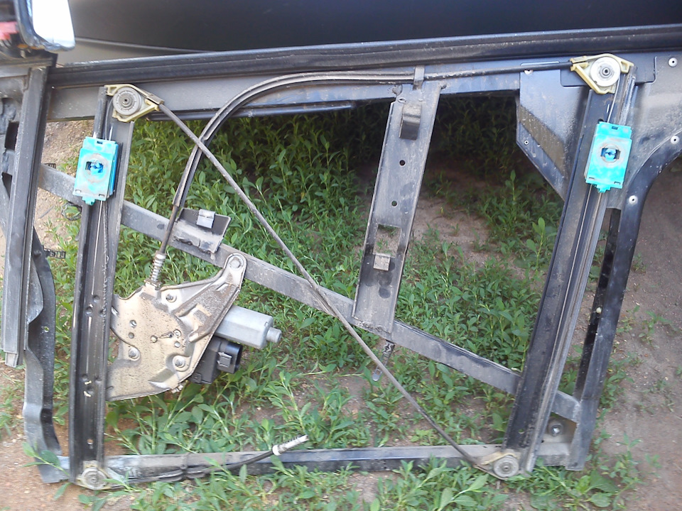 Порвался тросик, покраска подрулевого чехла, решение проблемы треска ...