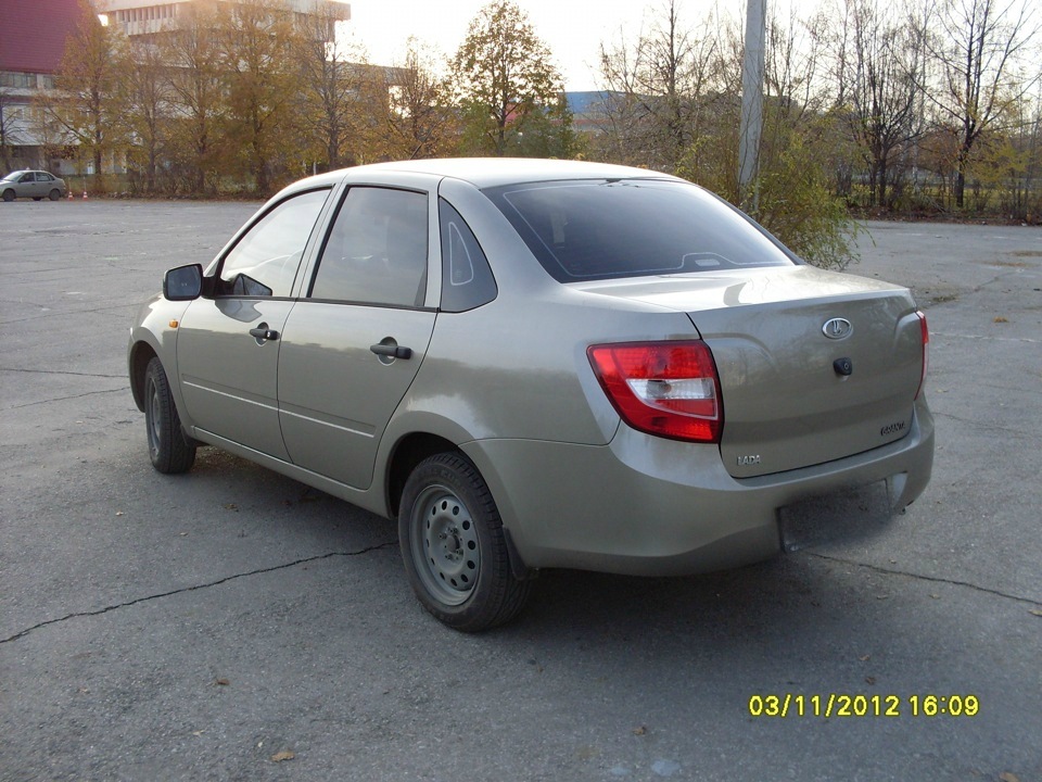 Дверные стойки в черный мат — Lada Гранта, 2012 года | стайлинг | DRIVE2