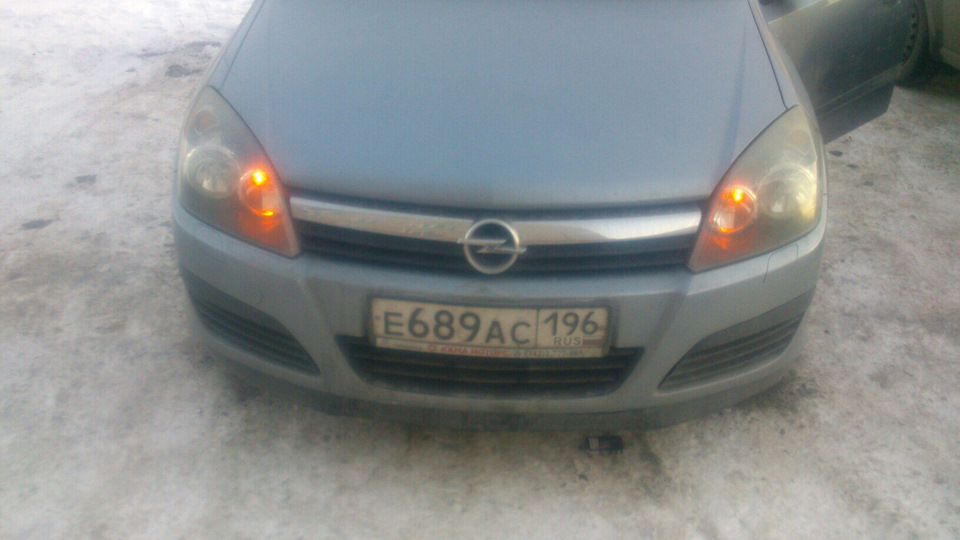 Замена ламп ближнего света — Opel Astra H, 1,8 л, 2006 года | своими ...