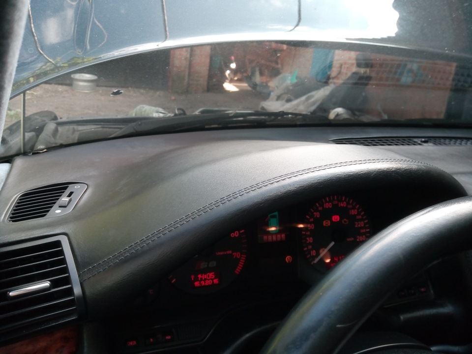 Это еще на машине-доноре — Audi A8 (D2)